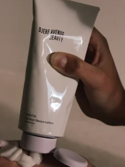 Store Djerf Avenue Essential Moisture Hair Mask