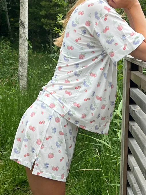 New Djerf Avenue Go Slow Shorts Summer Berries